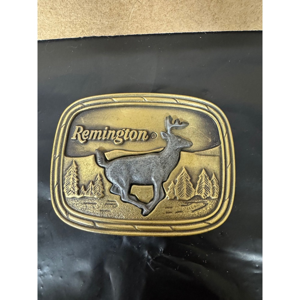 Vintage 1979 Remington Running White Tail Deer Belt Buckle Sid Bell Hunting